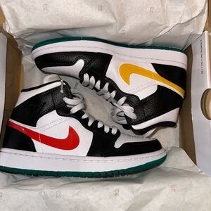 Air Jordan WMNS Jordan 1 Mid ‘Alternative Swoosh’ NWOT